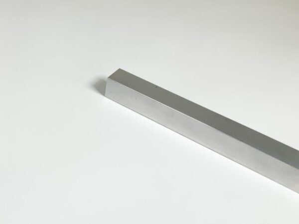 Bij Metaalstore koopt u op maat een koker uit aluminium. Ook langere lengtes mogelijk.
