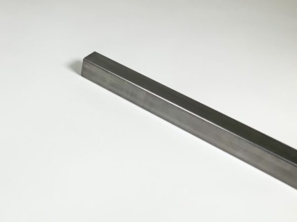 koker in blank staal 60x30x3 mm
