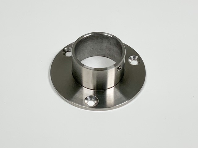 De flens-rozet RVS-INOX 304 van Metaalstore is in eigen werkplaats ambachtelijk gemaakt en met de hand geborsteld.