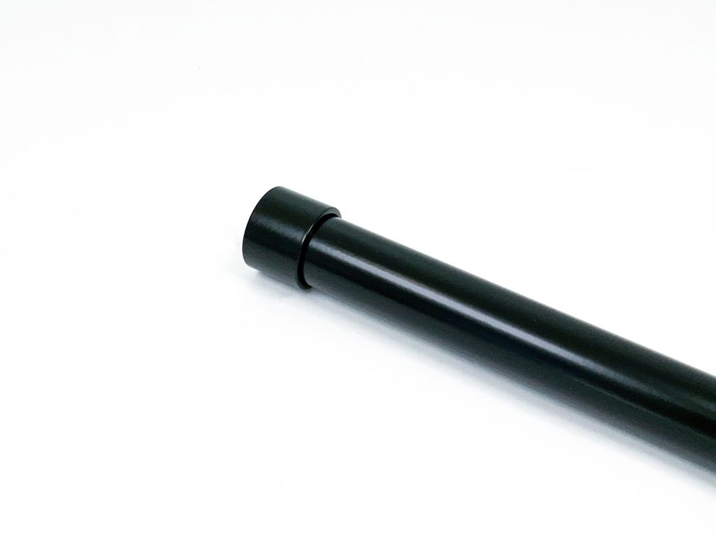 Garderobestang extra stevig in RAL 9005 zwart. Extra stevige buis met een diameter van 35 mm en een wanddikte van 2,5 mm.