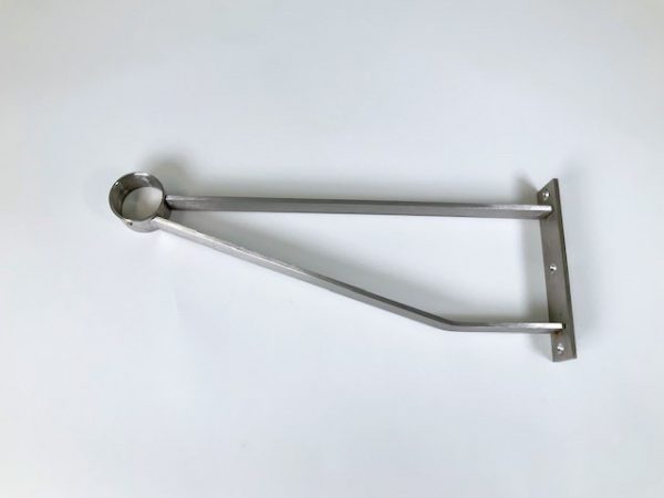 Garderobesteun RVS-INOX van Metaalstore. Uw kleding hangt vrij. 30 cm uit de muur.