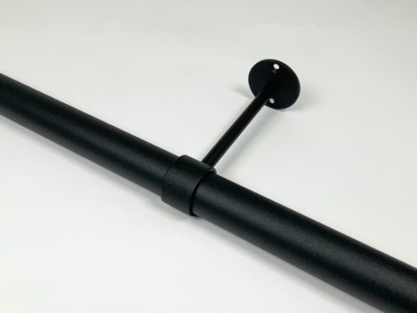 Afstandsteun zwart fijnstructuur RAL 9005. te koop in 8 cm, 14 cm, en 25 cm tot hart buis.