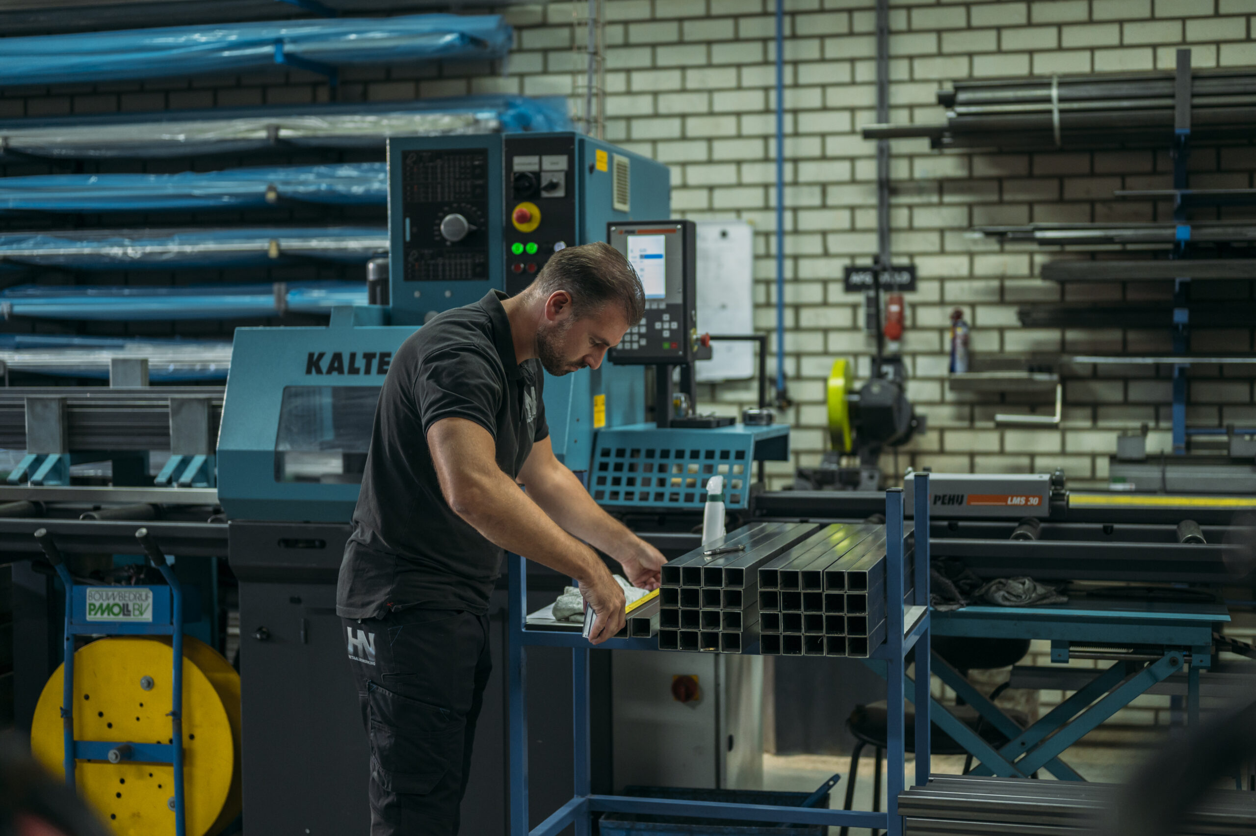 Bij Metaalstore bestelt u uw los metaal op maat. Wij zorgen ervoor dat uw bestelling precies op maat wordt gezaagd en keurig wordt afgewerkt.