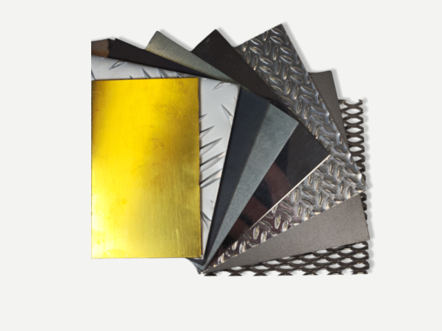 Verschillende metaalplaten. Cortenstaal, traanplaat, RVS-INOX. Een greep van ons uitgebreid online assortiment van metaal.