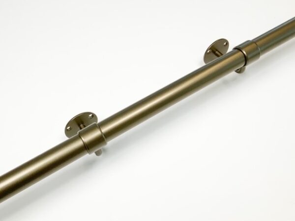 Bij Metaalstore stelt u eenvoudig een trapleuning samen. De trapleuning rond met diameter 32 mm is er in brons en in zwart.
