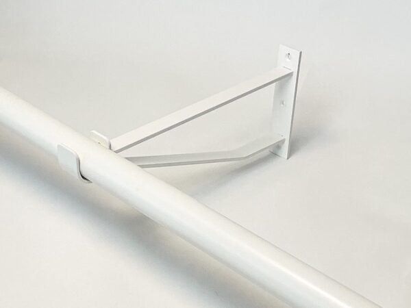 Garderobesteun extra sterk. Diameter 35 mm. Steun is half open. U legt de buis erin. Kleur RAL 9010 wit.