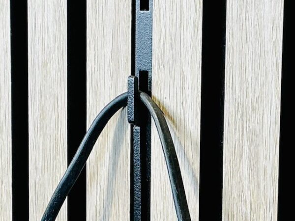 Een wandpaneel aankleden met kunst? Ook geschikt voor zware schilderijen? Geen enkel probleem. Plaats een wandpaneel montageprofiel en u kunt er zo een wandpaneel haak in klikken. Erg sterk en onopvallend.