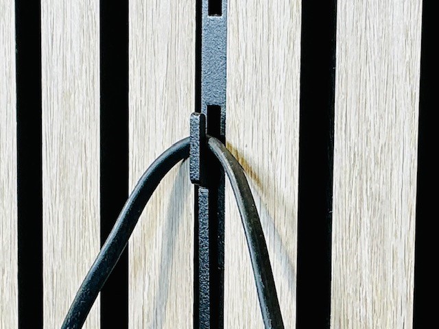 Een wandpaneel aankleden met kunst? Ook geschikt voor zware schilderijen? Geen enkel probleem. Plaats een wandpaneel montageprofiel en u kunt er zo een wandpaneel haak in klikken. Erg sterk en onopvallend.