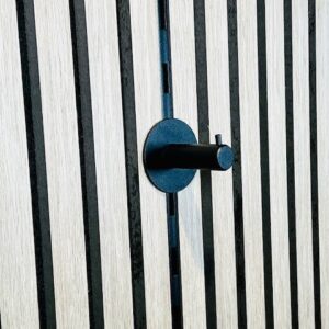 Wandpaneel kledinghouder kort model. Metaalstore verkoopt ook een lang model.