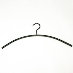 Kledinghanger in Gun Metal. Uiteinden van de kledinghanger zijn voorzien van kunststof inslagdopje.